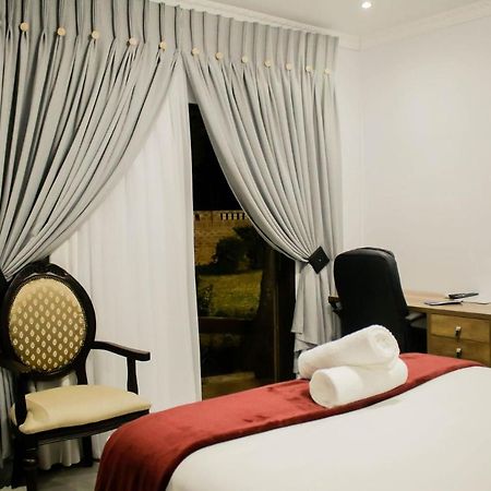 Pitikwe Hill Guesthouse Lobatse Extérieur photo