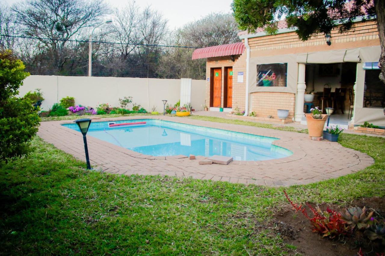 Pitikwe Hill Guesthouse Lobatse Extérieur photo